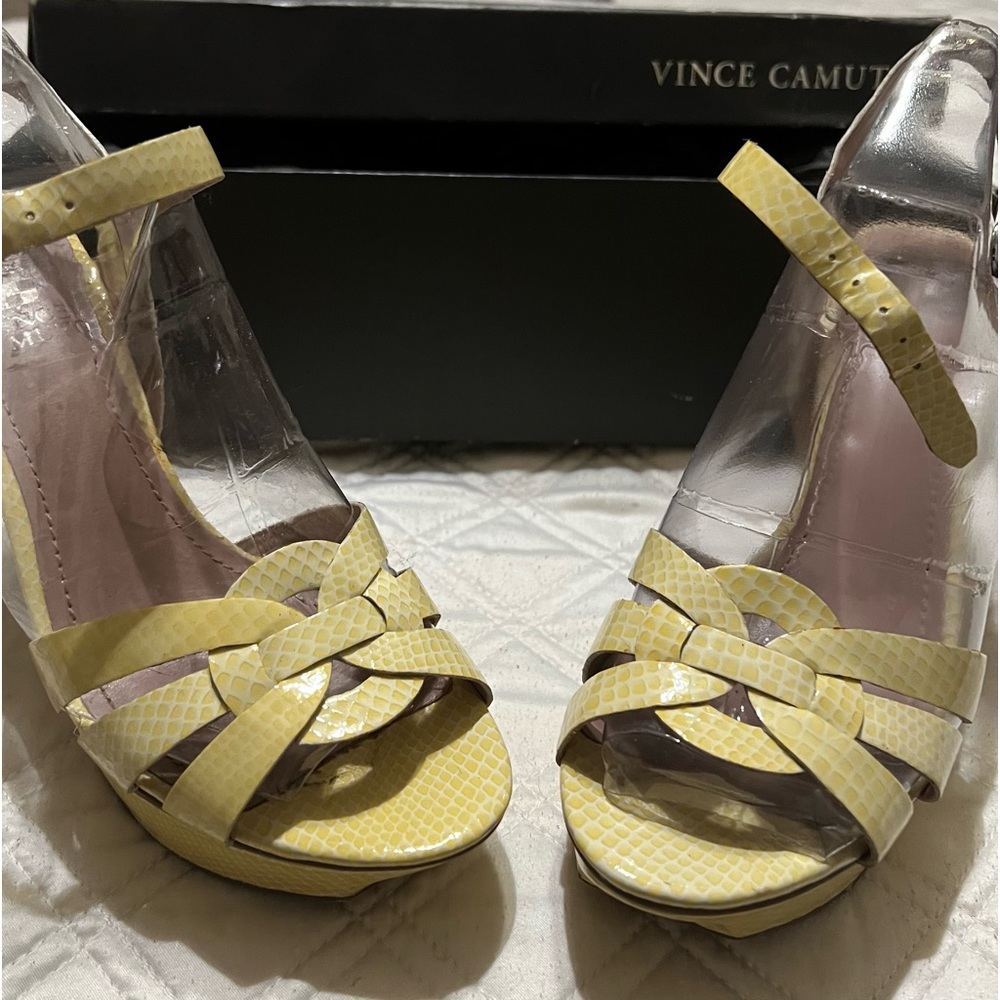 Shoes barely worn.. Keep in original box.